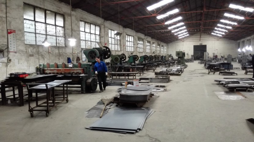 易存:專業(yè)的生產(chǎn)設(shè)備才能把電子寄存柜直銷做得更好