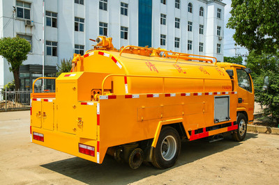 吸污車 城市環(huán)保的守護者與清潔衛(wèi)士
