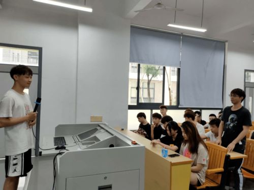 只爭朝夕，奮斗新學年——計算機網(wǎng)絡工程專業(yè)主題班會紀實